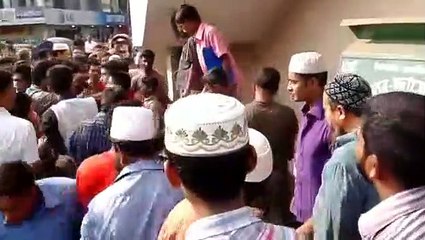 Banladeshi public are beating on thief . part 02