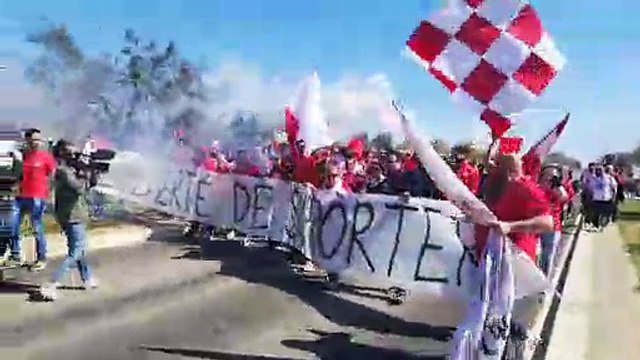 Une centaine de supporters du Nîmes Olympique ont exprimé leur mécontentement à Nîmes