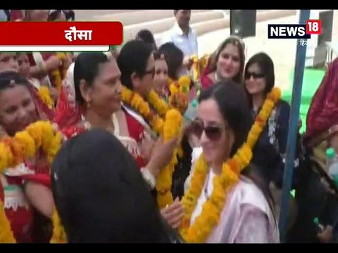 VIDEO : 14वीं महिला कार रैली पहुंची दौसा, मतदान के गीतों पर नाचीं देशी और विदेशी महिलाएं