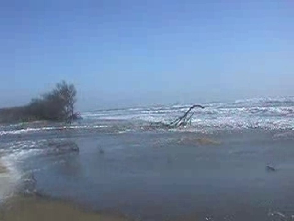 Plage des Cabanes avec un petit coup de mer