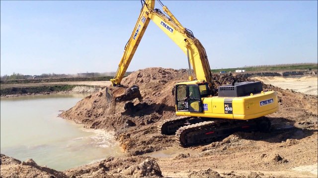 Démonstration de la pelle à chenilles Komatsu PC 450 avec son balancier de 6M50 - Chantier CFE Location à Chevrières