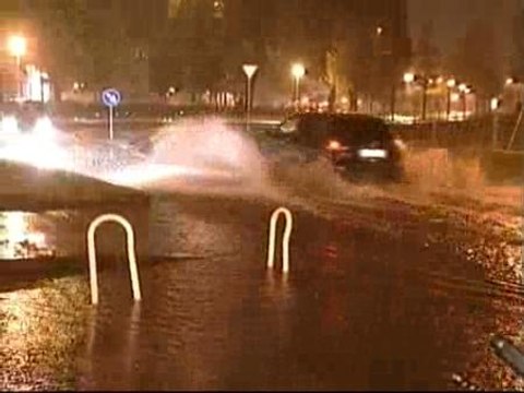 La lluvia provoca desbordamientos en los ríos Oiartzun y Urumea
