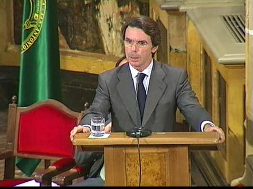 Aznar: "Quienes ocupan cargos de responsabilidad deben acreditar algo más que su presunción de inocencia"