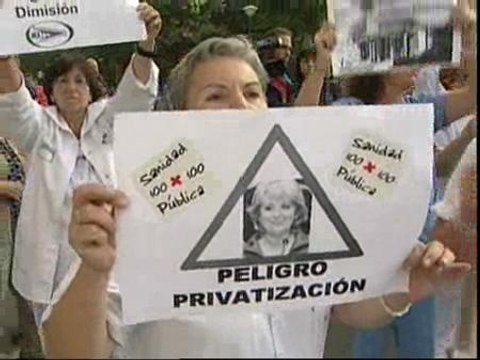 Aguirre, abucheada en un hospital de Madrid