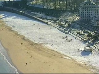 La playa de La Concha, de blanco