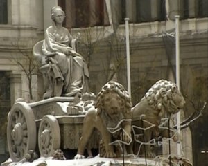 Madrid amanece cubierta de nieve