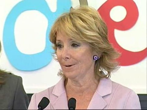 Aguirre acude a una guardería en lugar de a la Ejecutiva del PP