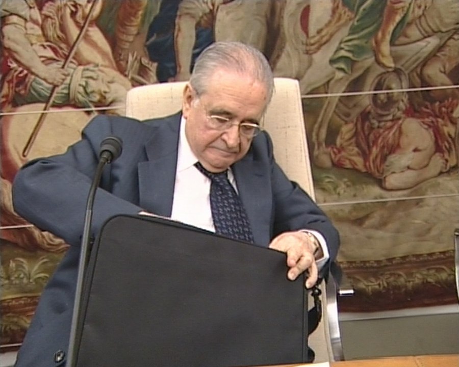 Rojo aboga por menos gastos y no más impuestos