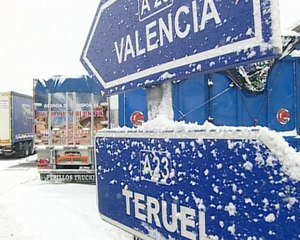 La nieve deja parados a los camioneros