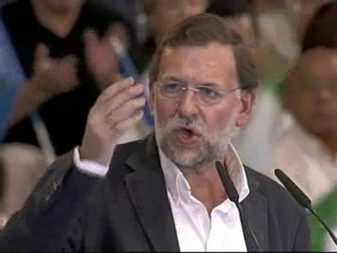 Rajoy asegura que la subida del IVA sólo sirve para tapar los agujeros del Gobierno