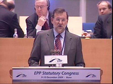 Rajoy arremete contra el Gobierno