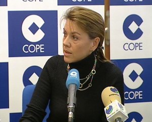 Cospedal pregunta si quitarán los belenes