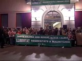 Santa Coloma pide la liberación de los tres cooperantes