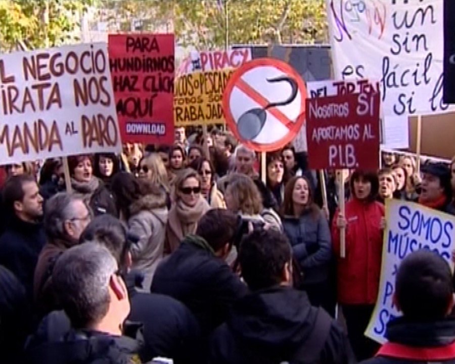 Cantantes piden medidas contra la piratería