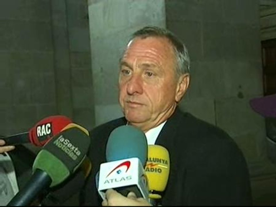 Cruyff: "El Barcelona juega mil veces mejor que el Madrid"