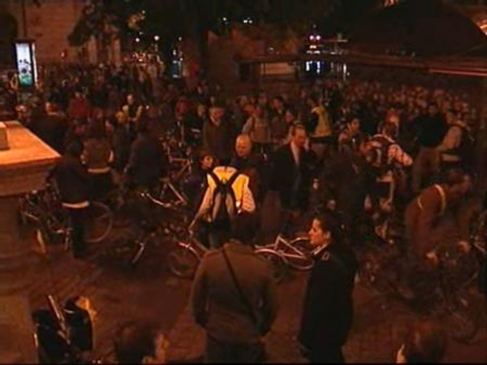 Bicis críticas contra coches agresivos