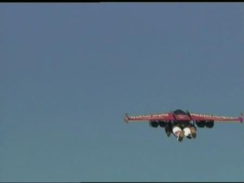 El 'hombre-pájaro' fracasa en su reto de cruzar el Estrecho