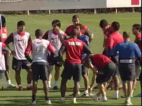 Quique Sánchez Flores podría tener Gripe A