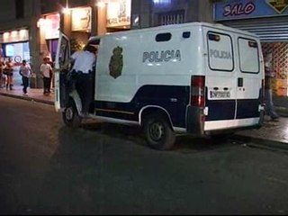 Los Mossos detienen a 16 personas durante una redada contra la prostitución en Las Ramblas