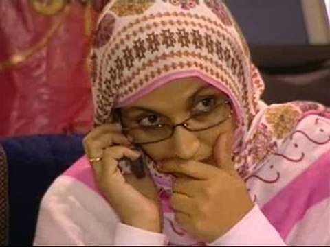 El tercer desalojo de la activista saharaui del aeropuerto provoca enfrentamientos con la Guardia Civil