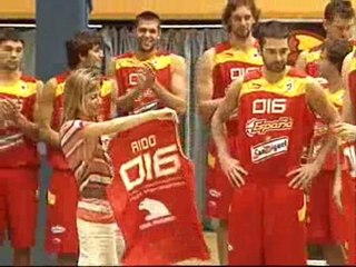 La selección de baloncesto recibe a Bibiana Aído