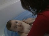 Bañar a un bebé a diario puede resultar perjudicial para su piel