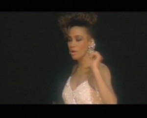 Whitney Houston vuelve con nuevo disco