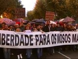 Miles de personas en Vigo se unen a las familias del 'Alakrana'