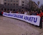 los familiares de los secuestrados protestan en silencio