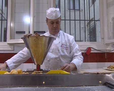 Dulces típicos el 1 de noviembre: buñuelos y huesos de santo