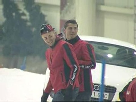 Los jugadores del Real Madrid prueban sus nuevos coches en la nieve
