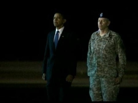 Obama acude por primera vez a recibir la llegada de bajas de soldados de Afganistán