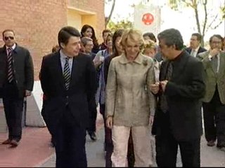 Descargar video: González pierde posiciones en la carrera por Caja Madrid, mientras Rato gusta ya hasta al Gobierno