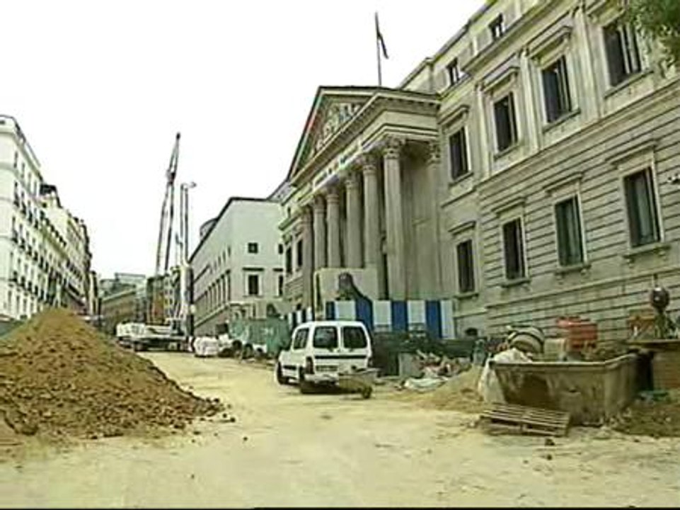 Zapatero obligado a salir por la puerta de atrás el Congreso, por culpa de las obras