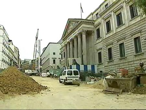 Zapatero obligado a salir por la puerta de atrás el Congreso, por culpa de las obras