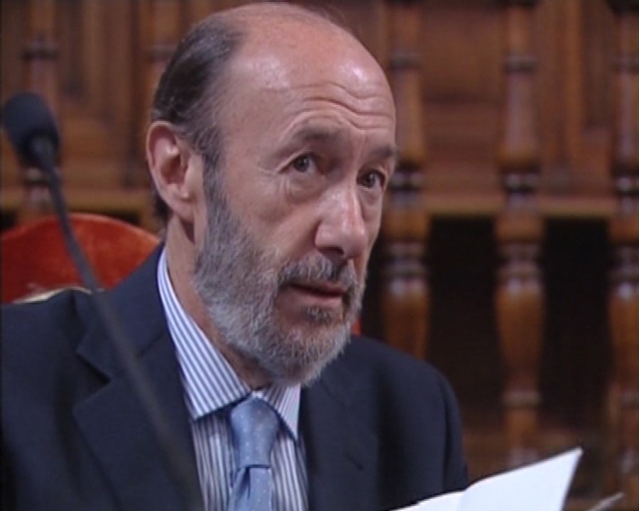 Rubalcaba pide la deslegitimación de ETA
