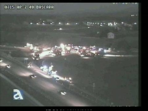 Un muerto y 19 heridos al volcar un autobús de estudiantes holandeses en Girona