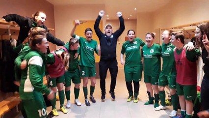 Célébration des seniors féminines après la victoire en 1/4 de finale...
