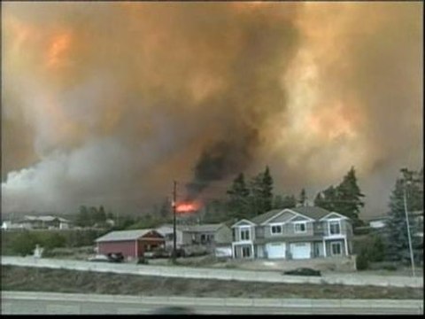 Miles de personas evacuadas en Canadá a causa del fuego
