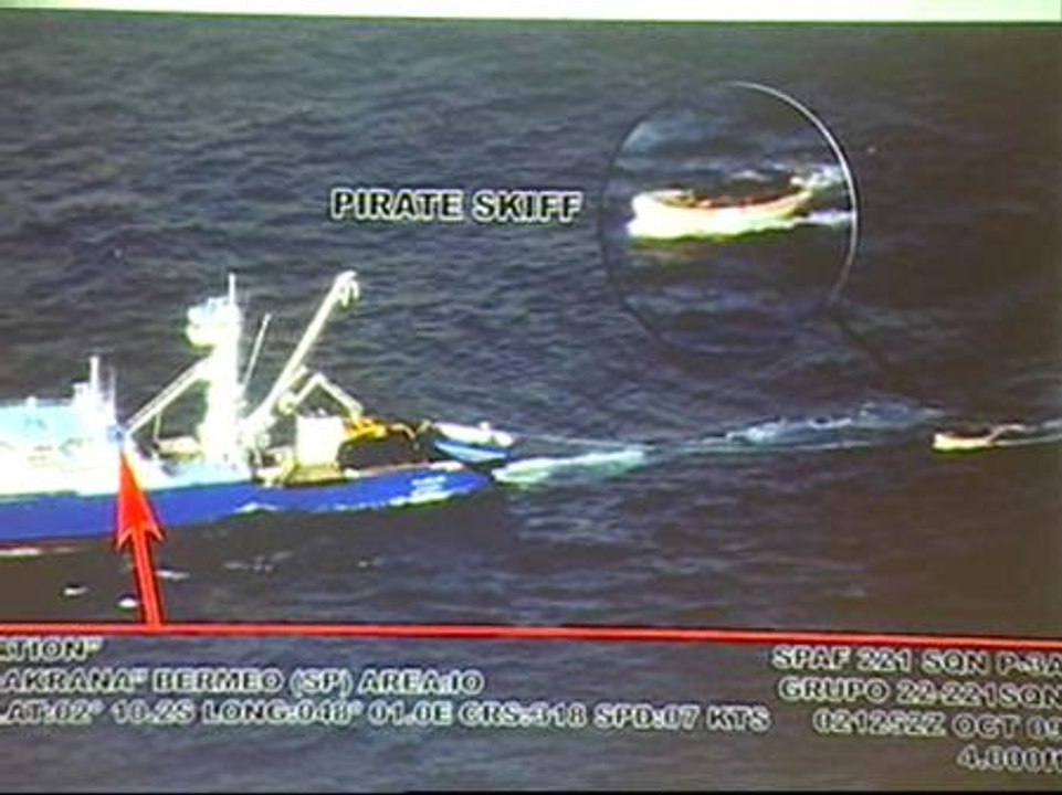 Trasladan a España a los piratas detenidos tras secuestrar al Alakrana