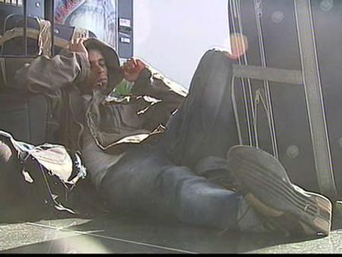 Miles de argelinos aguardan en Alicante un ferry