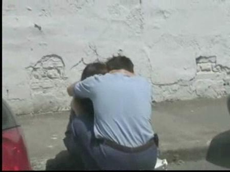 Fallece un niño olvidado por su madre dentro del coche