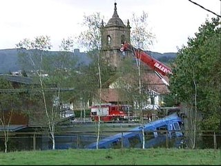Muere un hombre al descarrilar un tren en Vizcaya