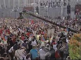 Se desata la euforia en la Plaza de Oriente con el paso a la final de Madrid 2016