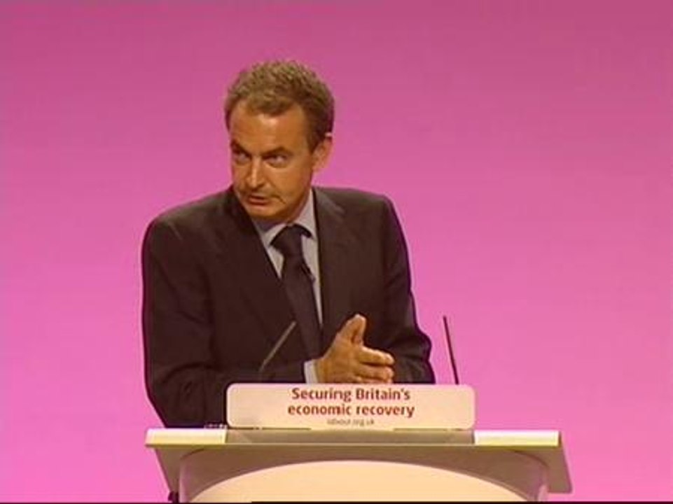 Zapatero a Gordon Brown: "Tenemos que ser el partido de la gente que no tiene de todo"