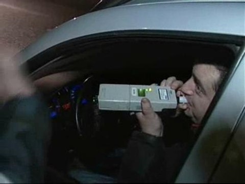 Hablar por el móvil y exceso de velocidad, los principales motivos de retirada de puntos