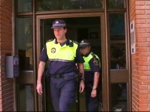 Hallan el cadáver de una chica de 17 años en el rellano de su casa en Valencia