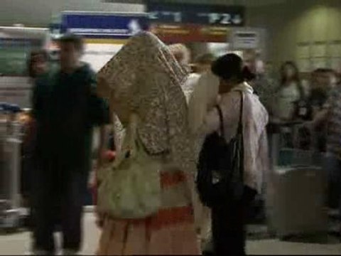 Rescatan a un superviviente de cinco años del avión Yemen siniestrado