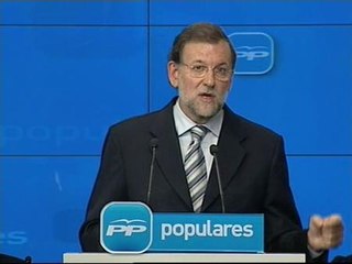 Rajoy denuncia que Zapatero "calle" sobre la consulta