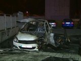 Una banda de ladrones incendia un vehículo en Bilbao